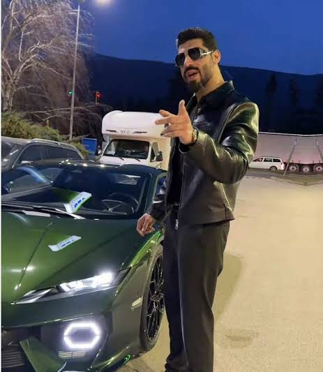 Фики си купи Lamborghini